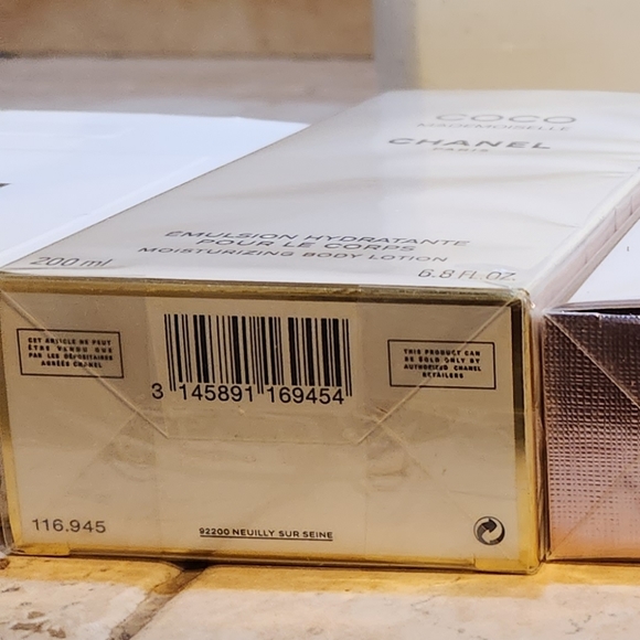 CHANEL - Picture 2 of 2